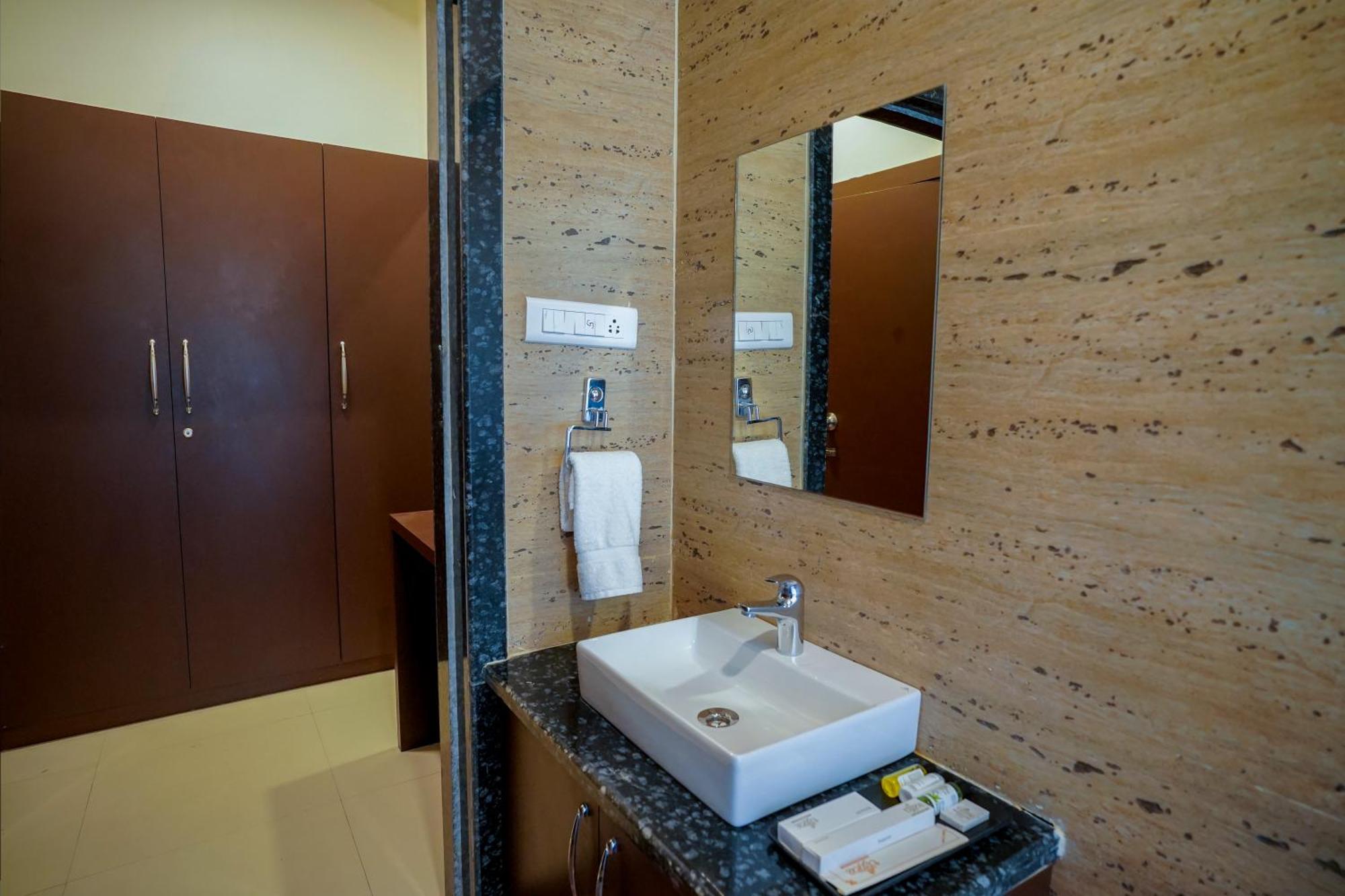 Tiger'S Trail Hotel & Food Court Kumbhalgarh Exterior photo